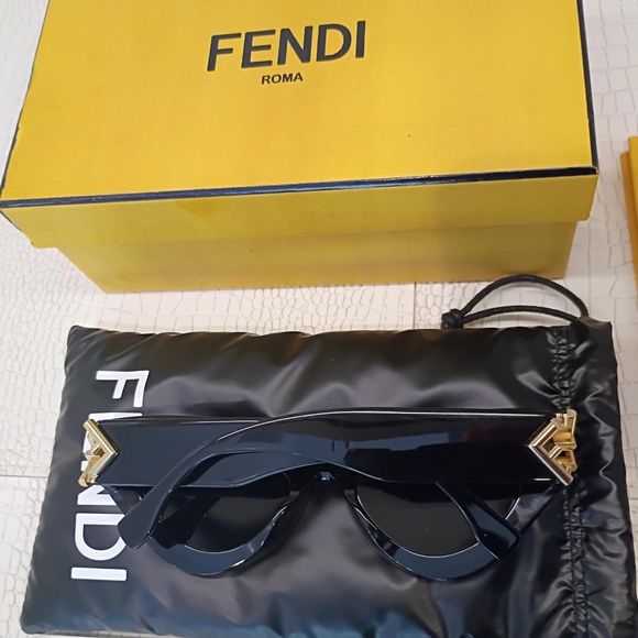 ? Fendi Cat Eye Sunglasses AUTHNTIC *NEW